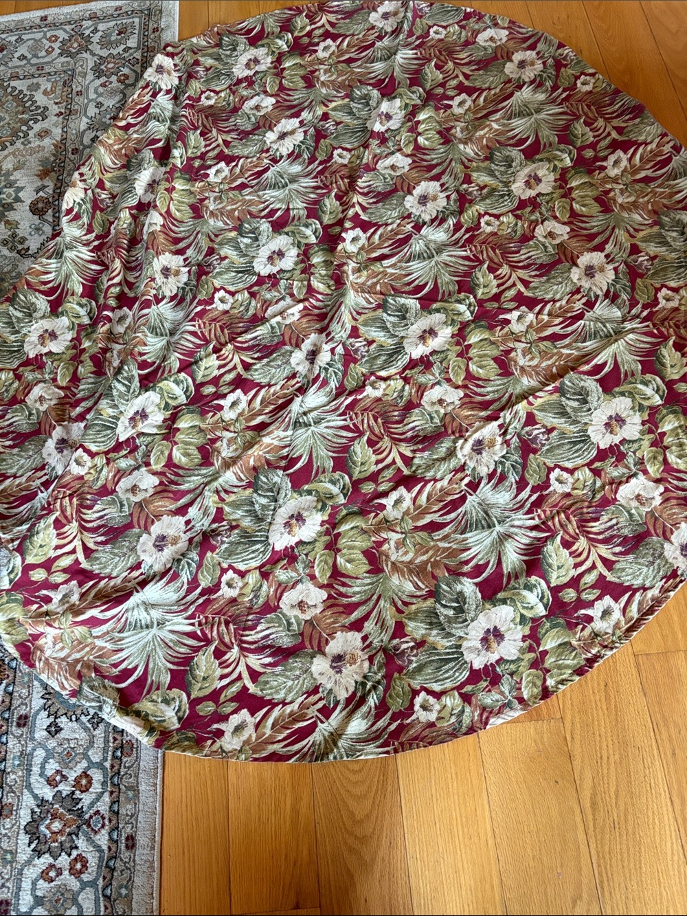 Round tropical print table cloth 68” perfect for patio set